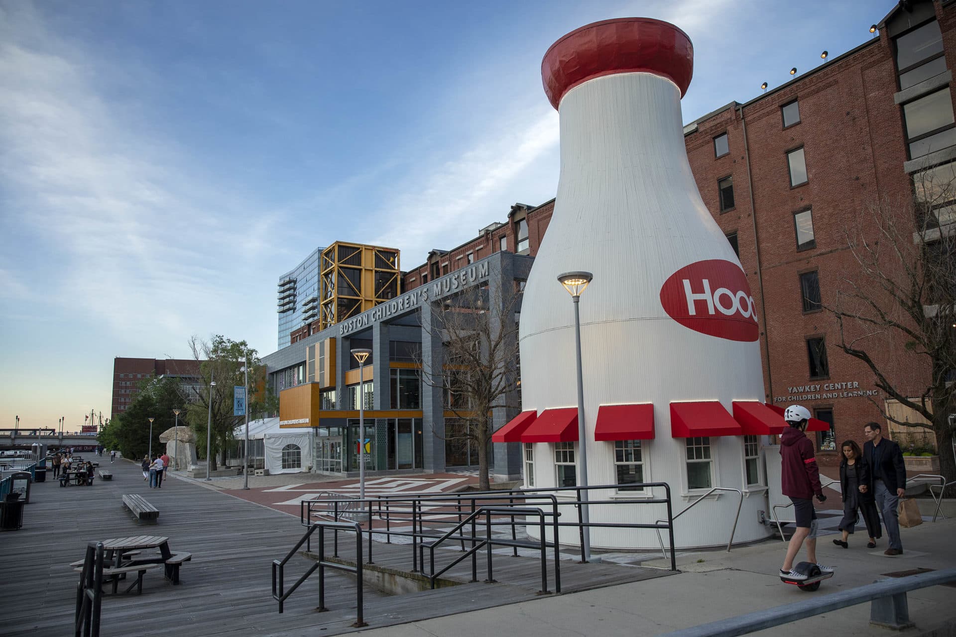 The Harborwalk in front on the Children's Museum in South Boston. (Robin Lubbock/WBUR)