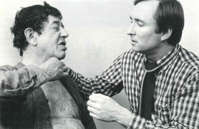 Dr. Jim O'Connell with a patient. (Courtesy BHCHP)